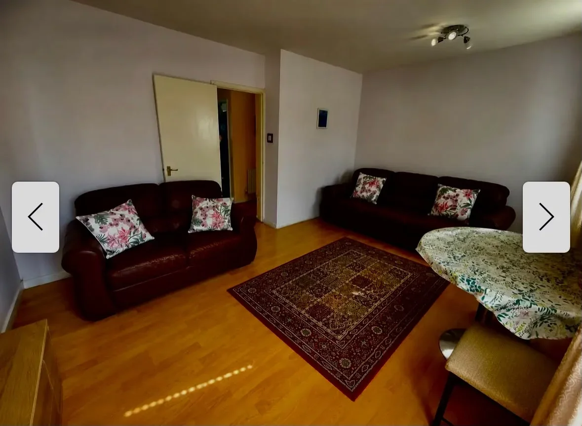 Flat Rose Lane in Greater London