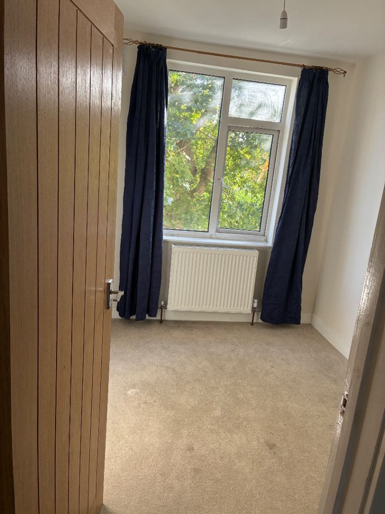 Flat Muller Road in Bristol
