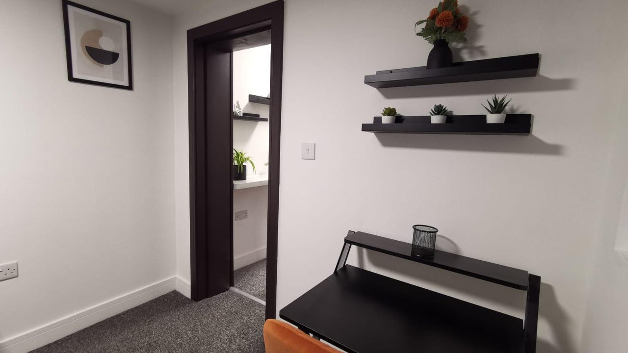 Flat Belmont Road in Luton