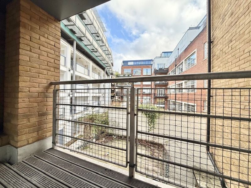 Flat Blue Lion Place in Greater London