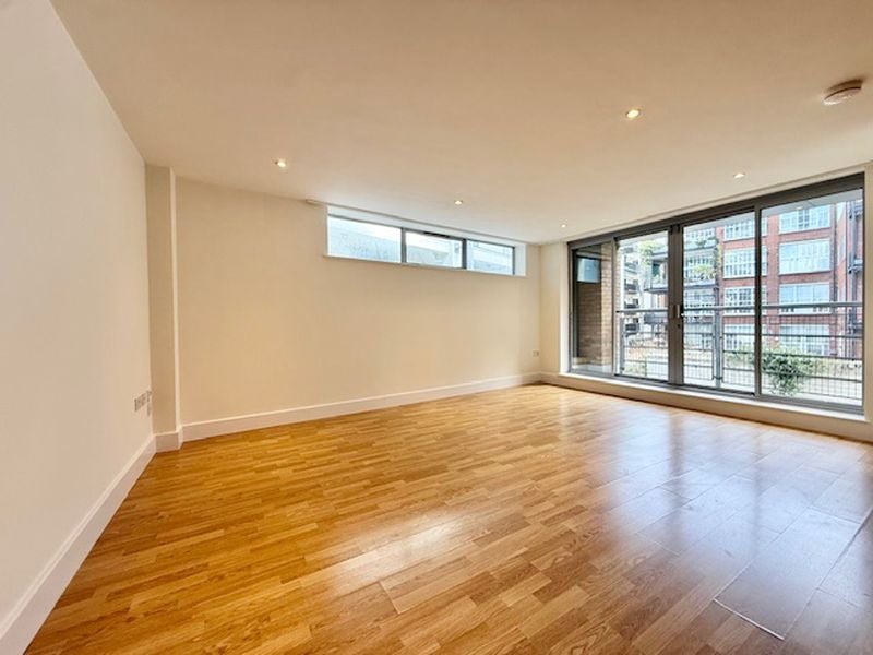 Flat Blue Lion Place in Greater London