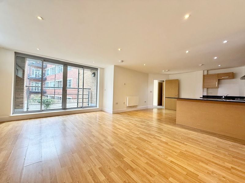 Flat Blue Lion Place in Greater London