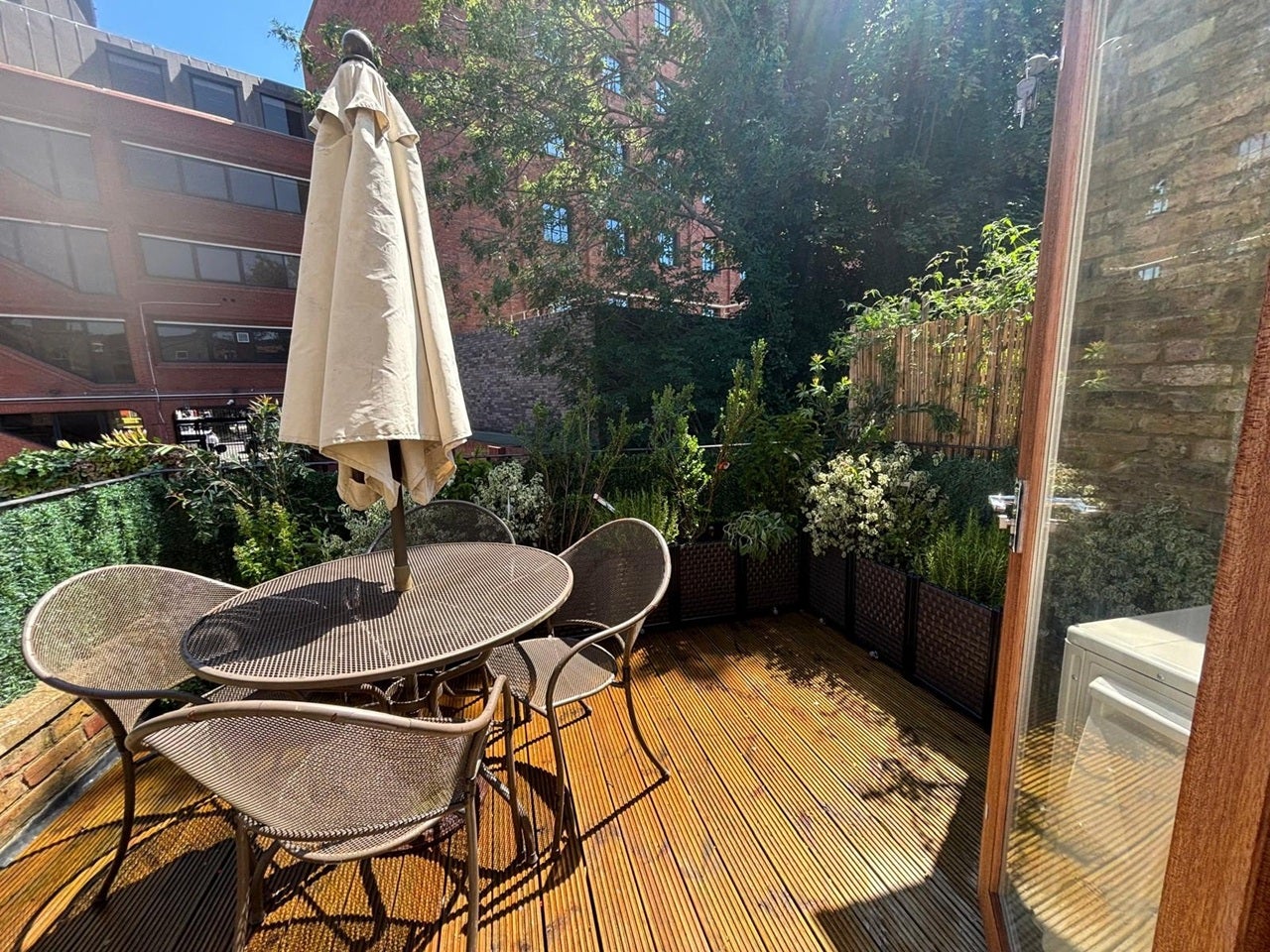 Flat Pennard Road in Greater London