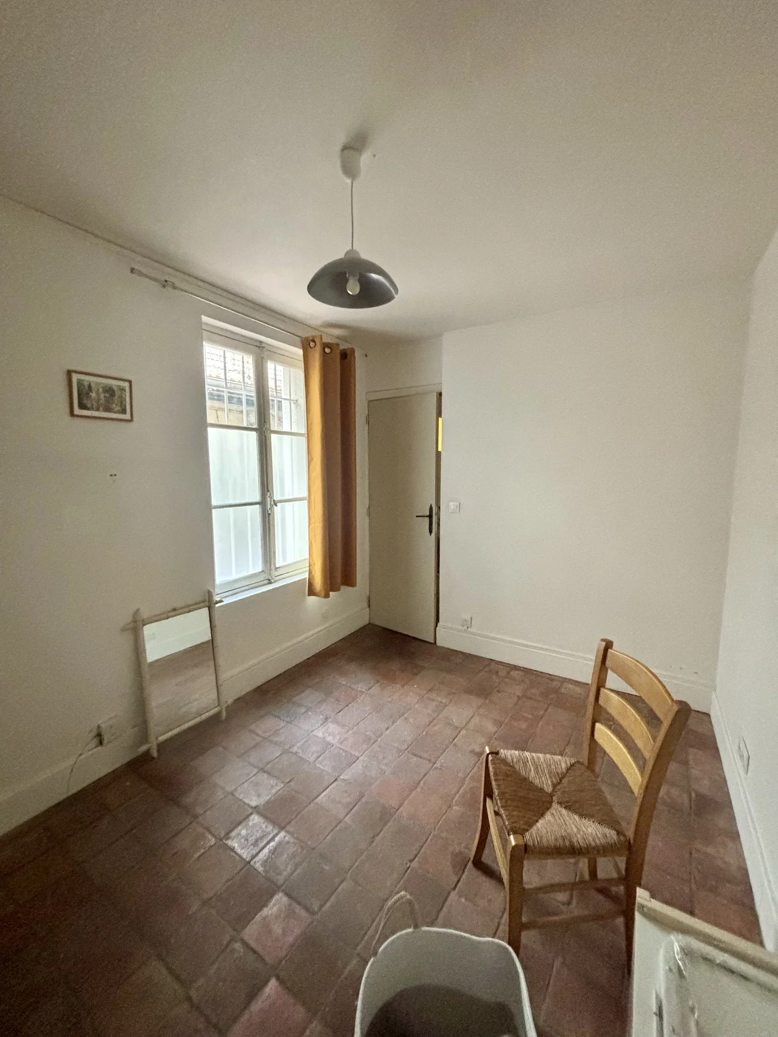 Room Rue Belliard in Paris