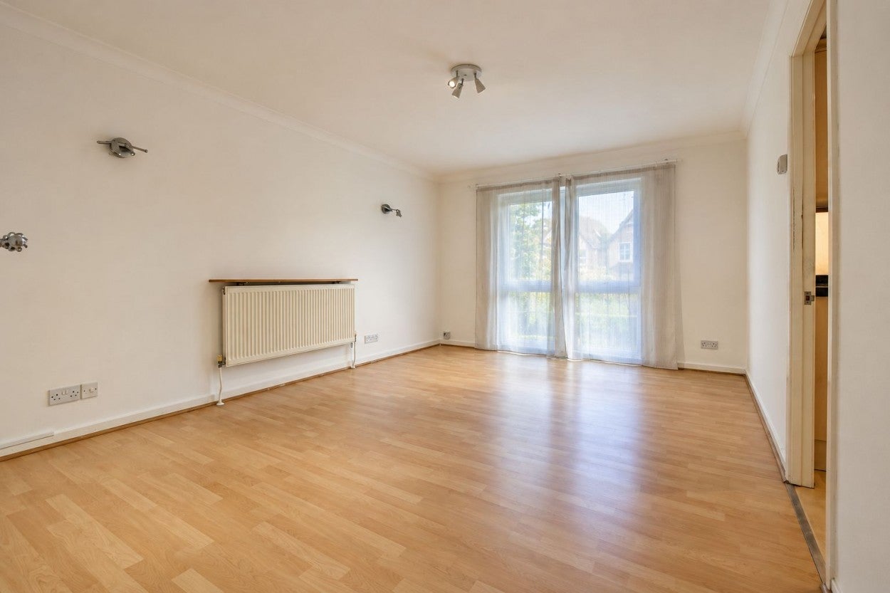 Flat Parrs Close in Greater London