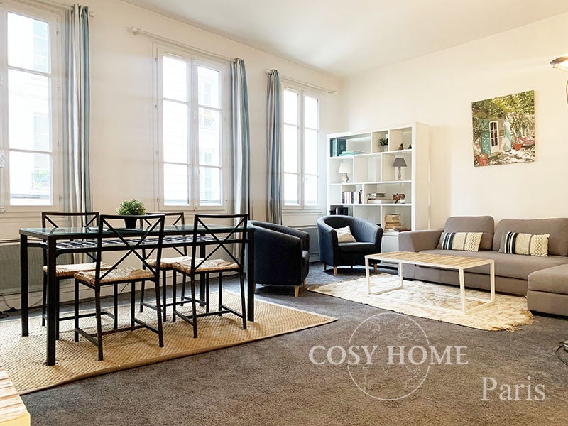 Flat Rue Saint-Honoré in Paris