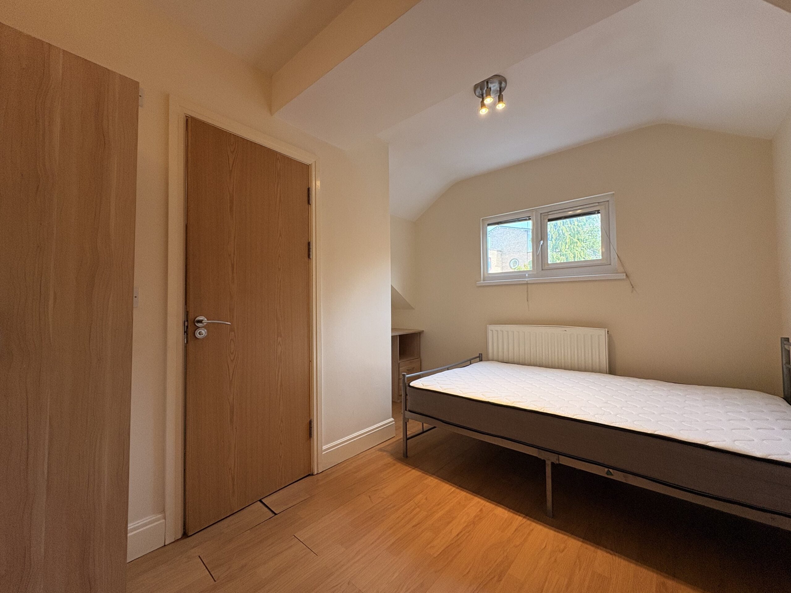 Room Colum Road in Cardiff