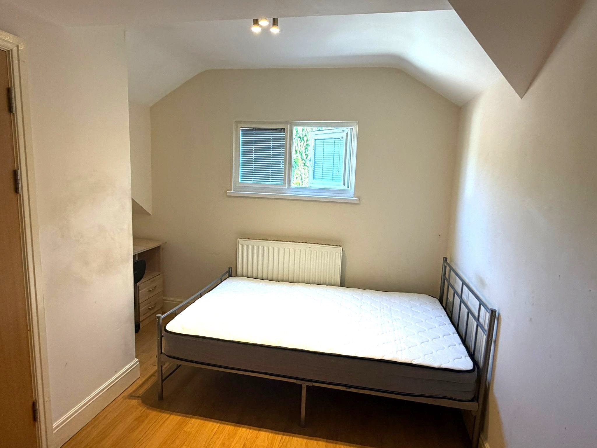 Room Colum Road in Cardiff