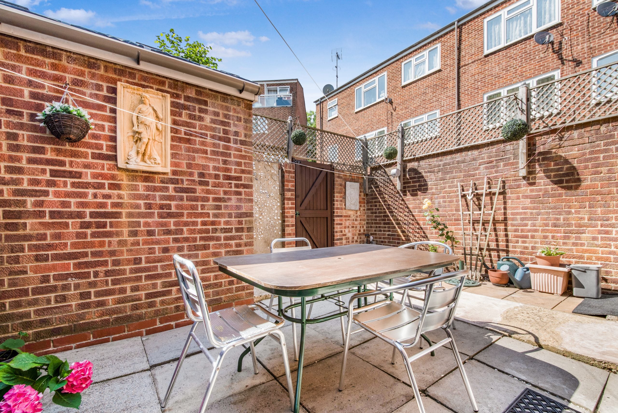 House Beaver Close in Greater London
