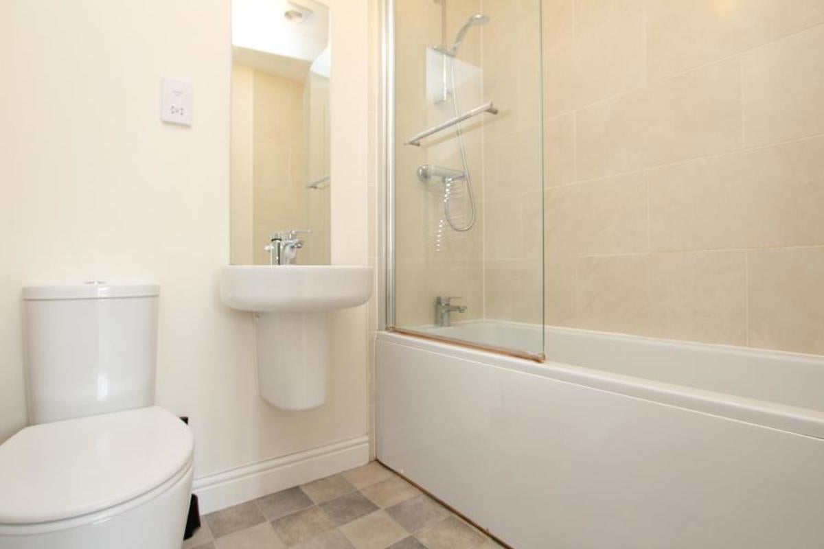Room Lodge Causeway in Bristol
