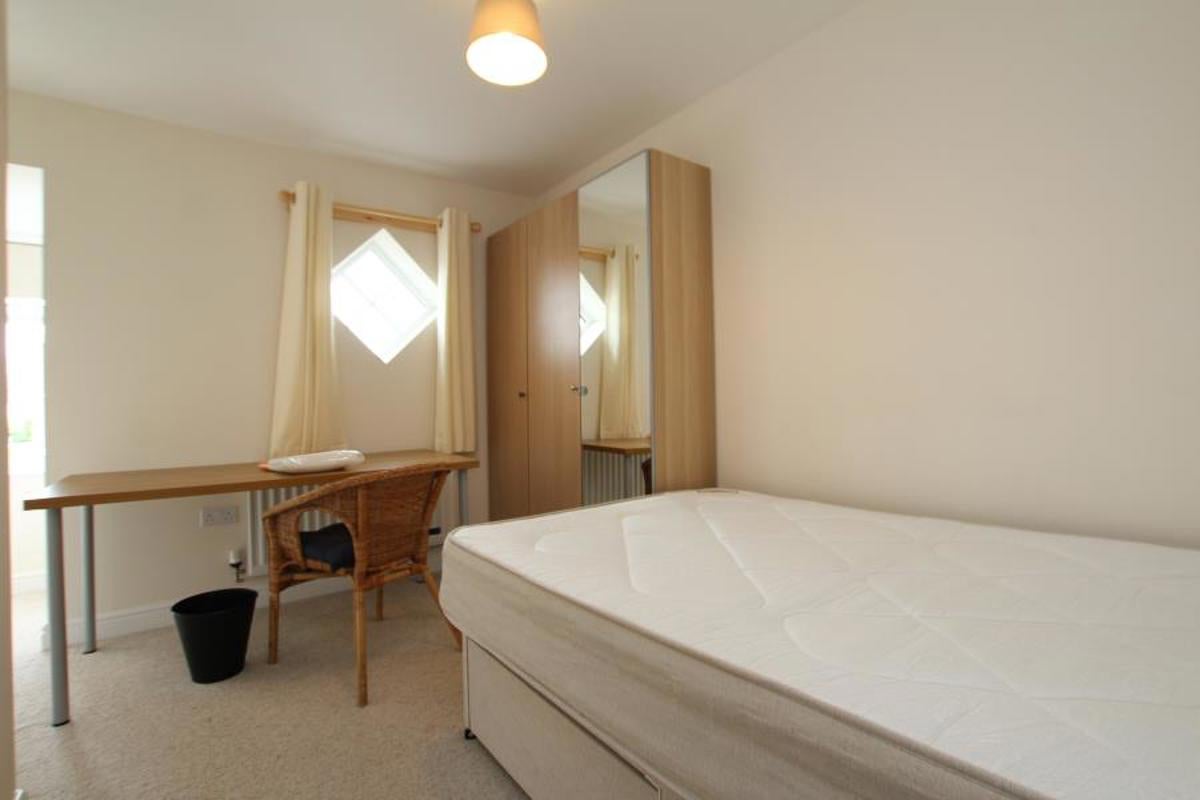 Room Lodge Causeway in Bristol