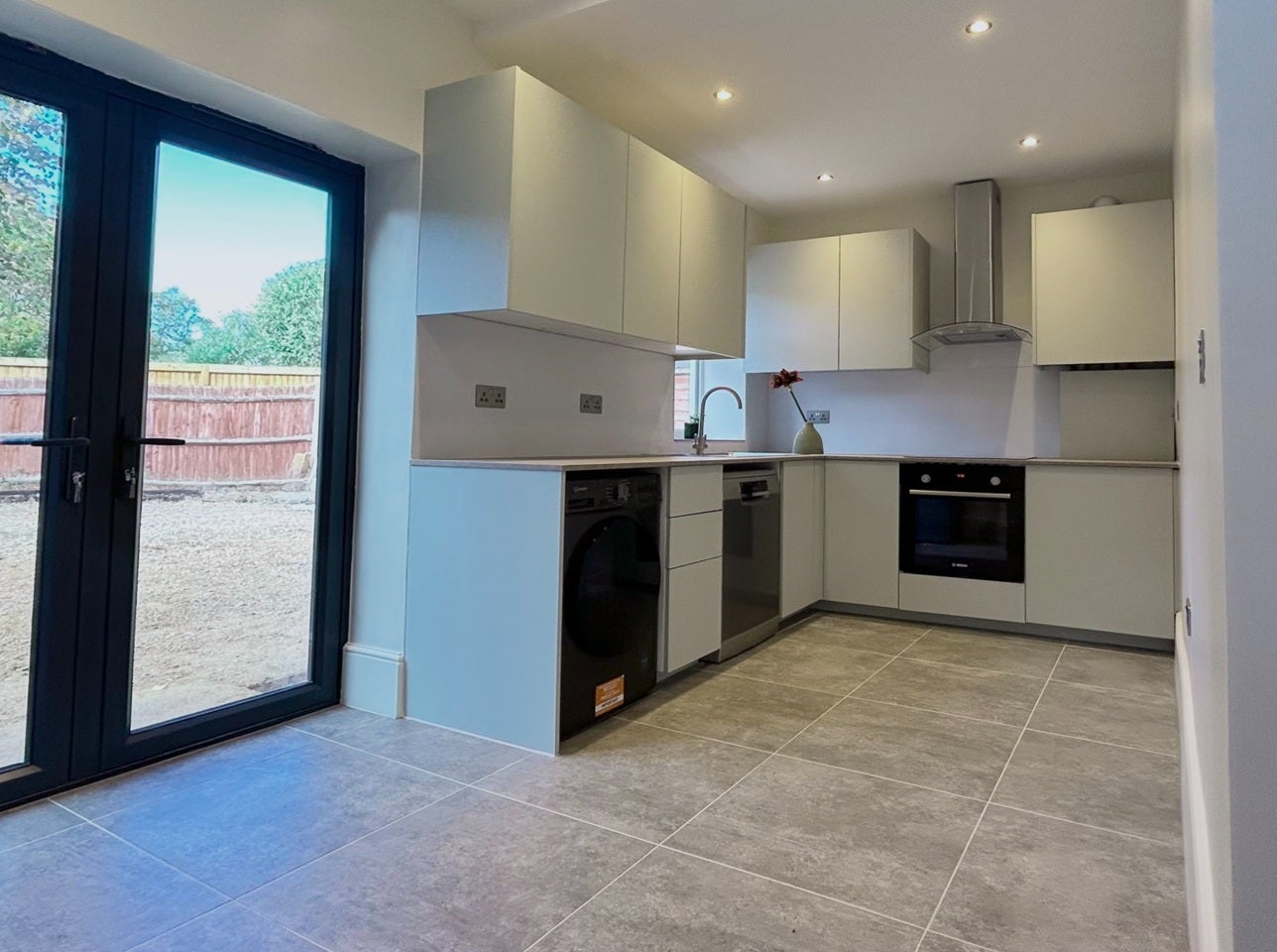 Flat Fordhook Avenue in Greater London