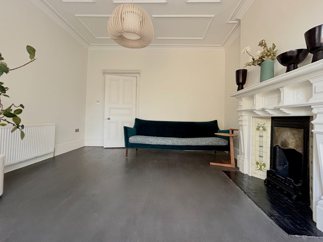 Flat Fordhook Avenue in Greater London