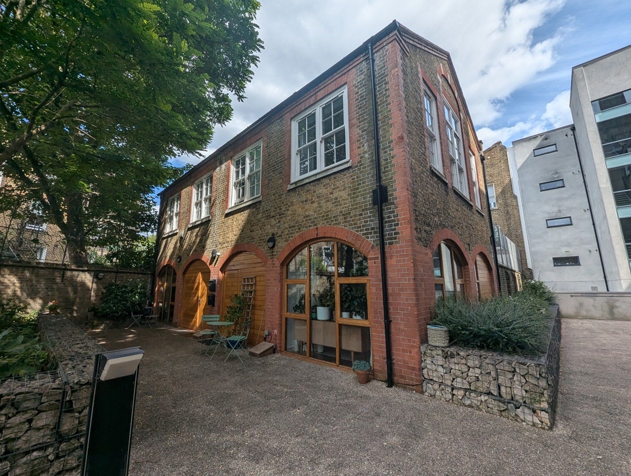 House Morton Road in Greater London