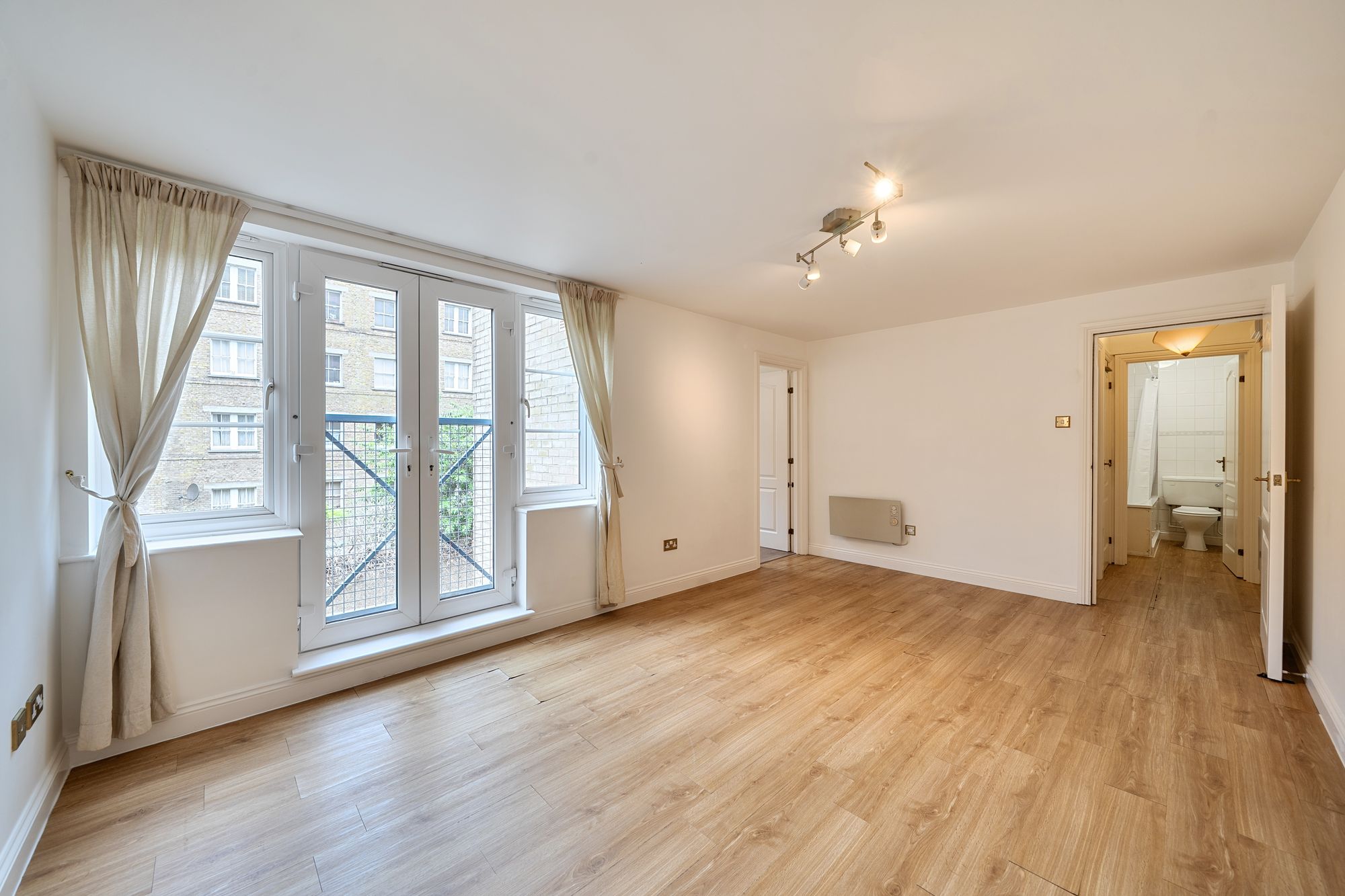 Flat Oswin Street in Greater London