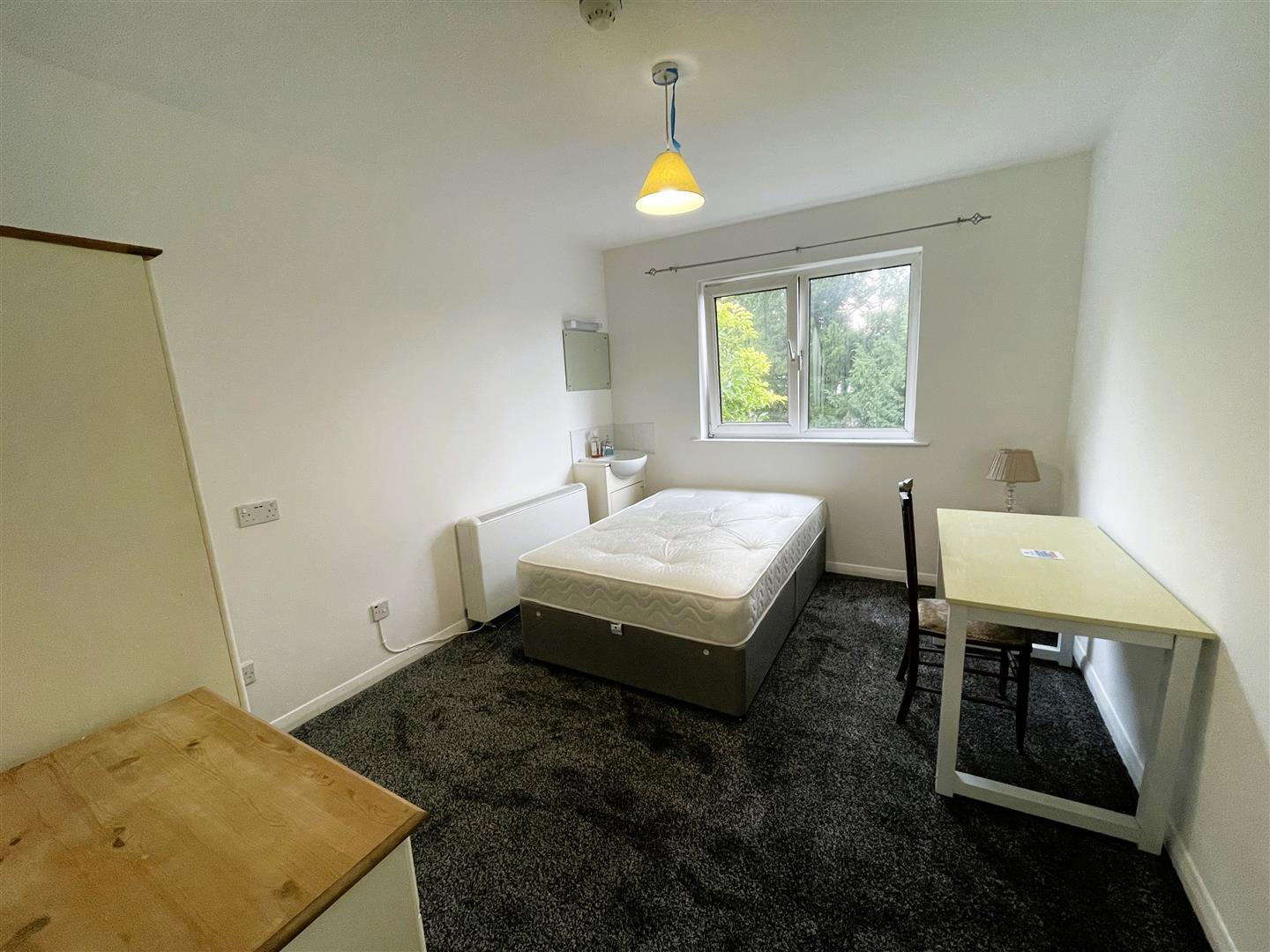 Room Tollgate Road in Salisbury