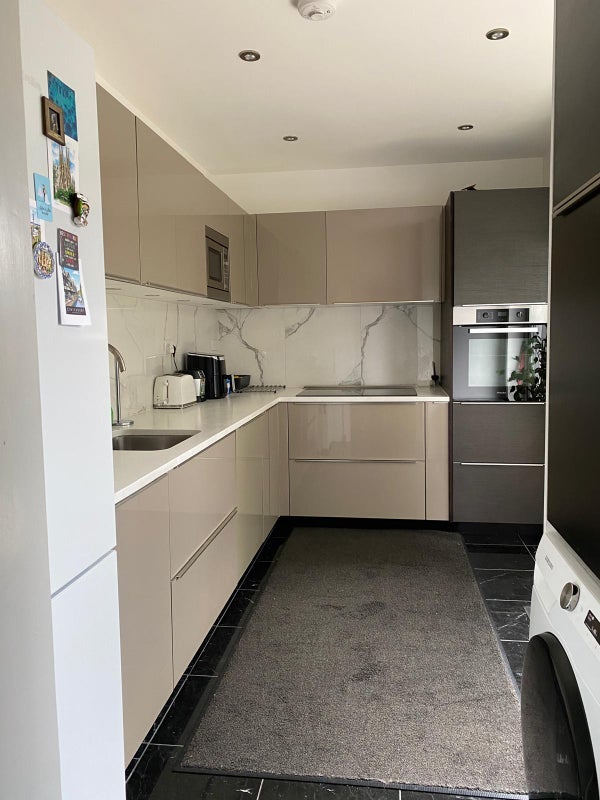 Room Grangecliffe Gardens in Greater London