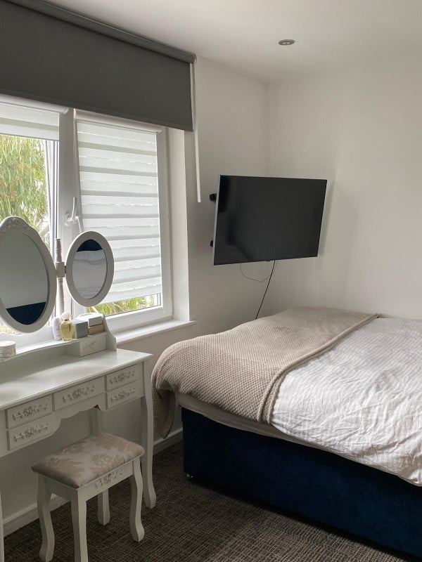 Room Grangecliffe Gardens in Greater London