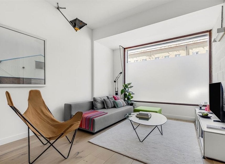 Flat Hackney Road in Greater London
