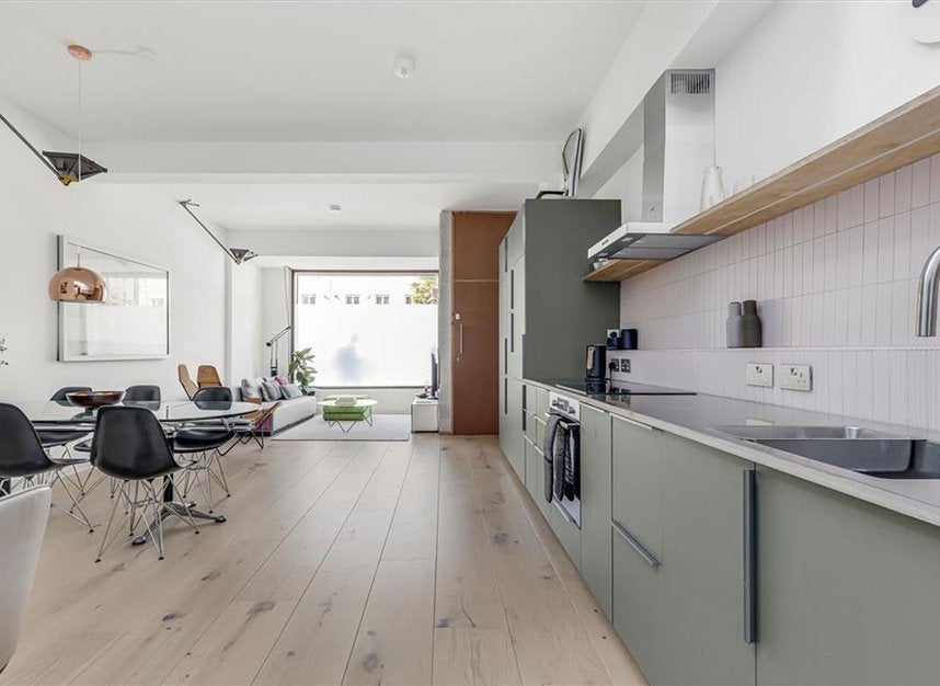 Flat Hackney Road in Greater London