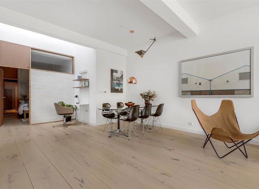 Flat Hackney Road in Greater London