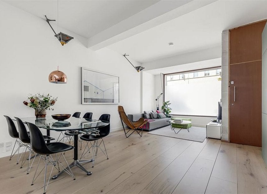 Flat Hackney Road in Greater London