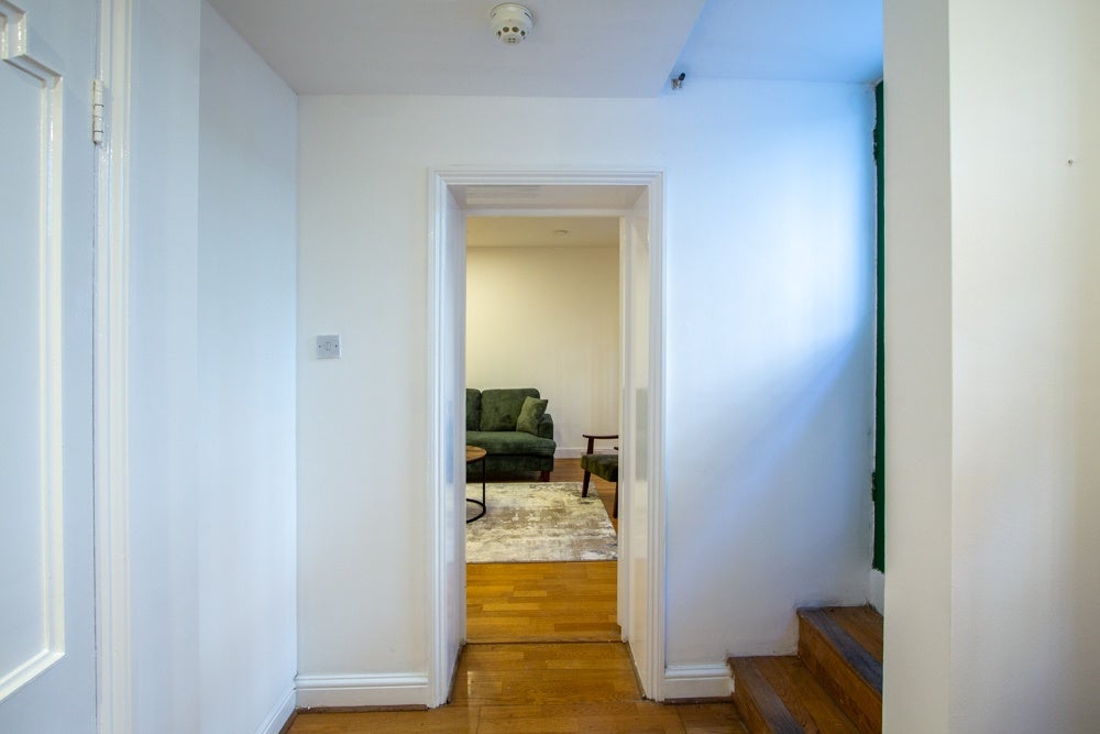 Flat Hans Crescent in Greater London