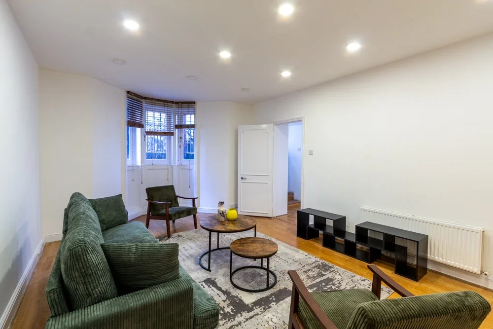 Flat Hans Crescent in Greater London