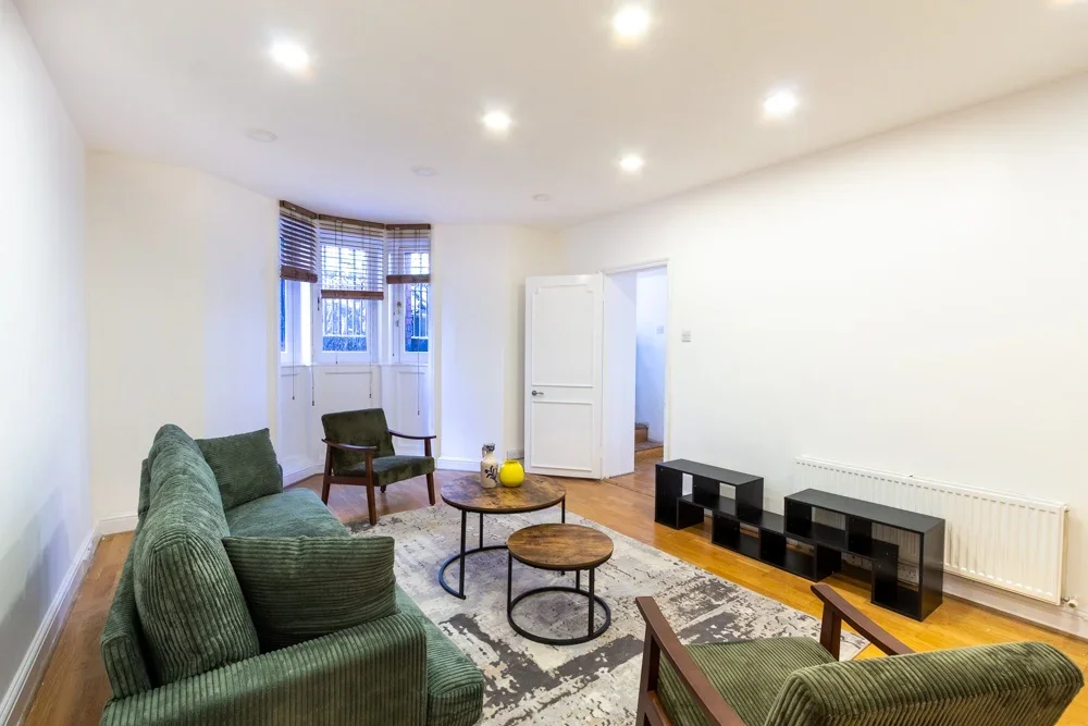 Flat Hans Crescent in Greater London