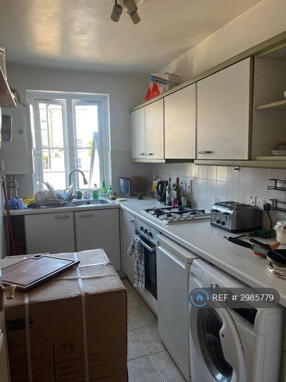 Room Bath Grove in Greater London
