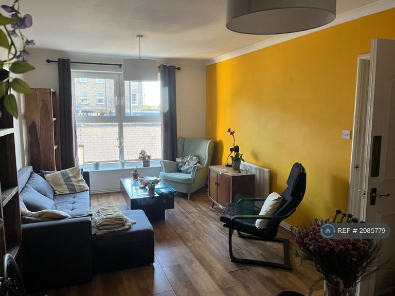 Room Bath Grove in Greater London