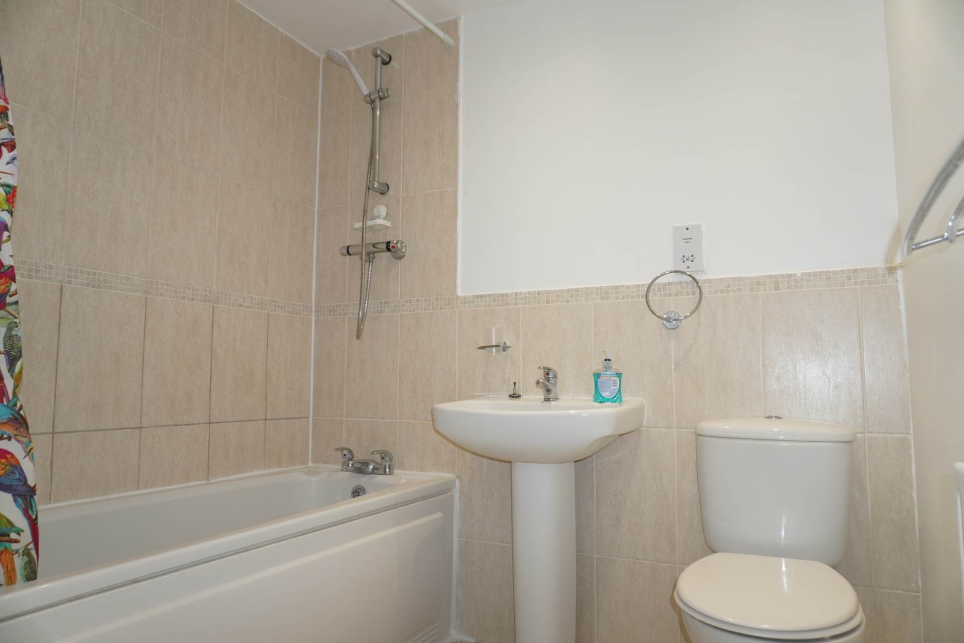 Flat Hirst Crescent in Greater London