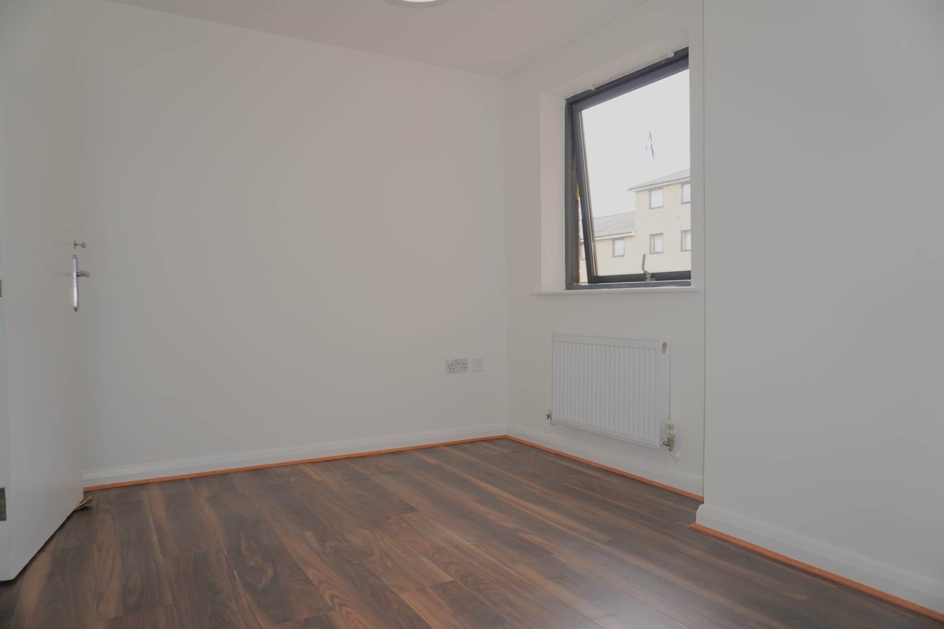 Flat Hirst Crescent in Greater London