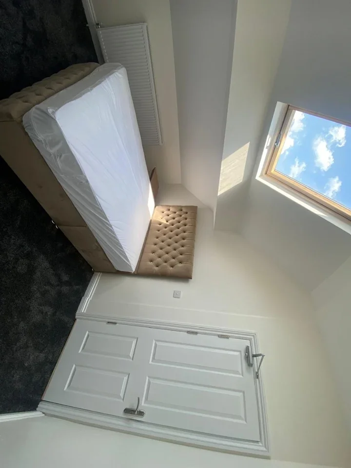 Room East Road in Manchester