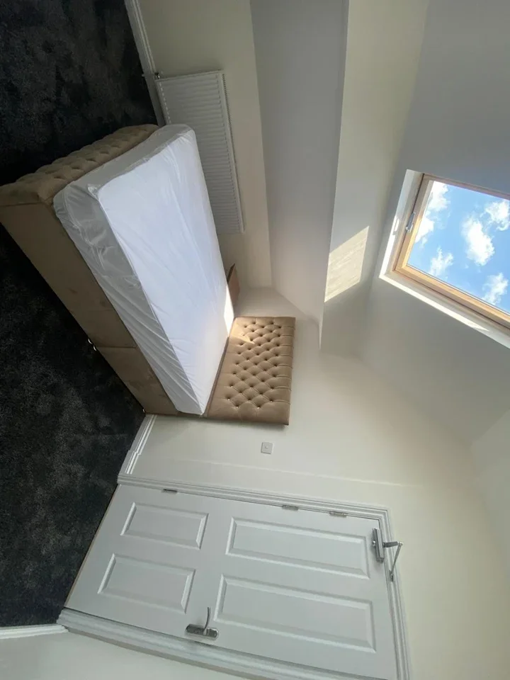 Room East Road in Manchester