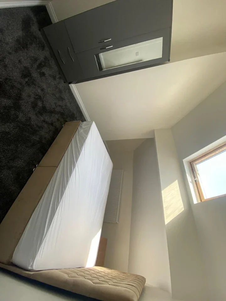 Room East Road in Manchester