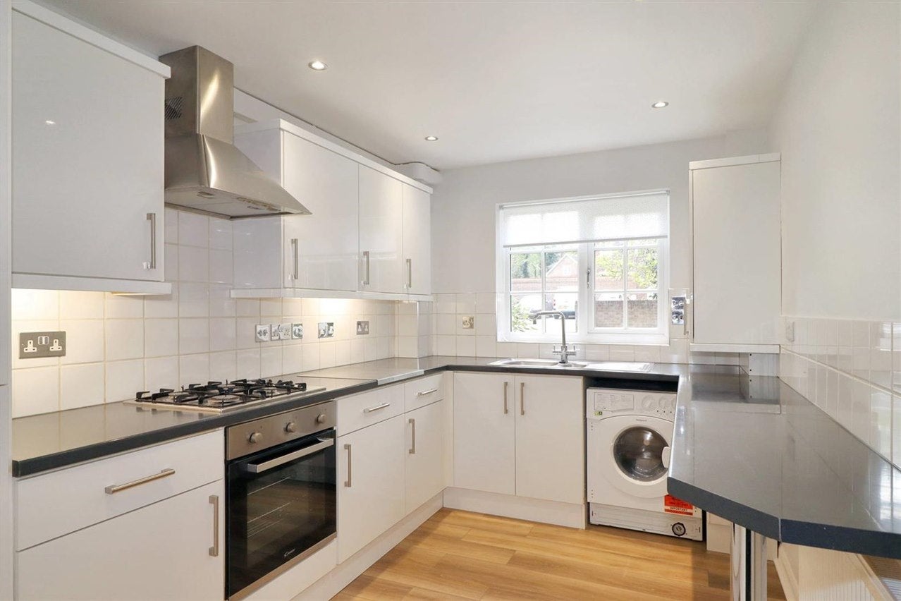 Flat Elgin Road in Elmbridge