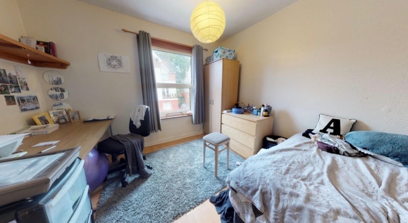 Room Headingley Avenue in Leeds