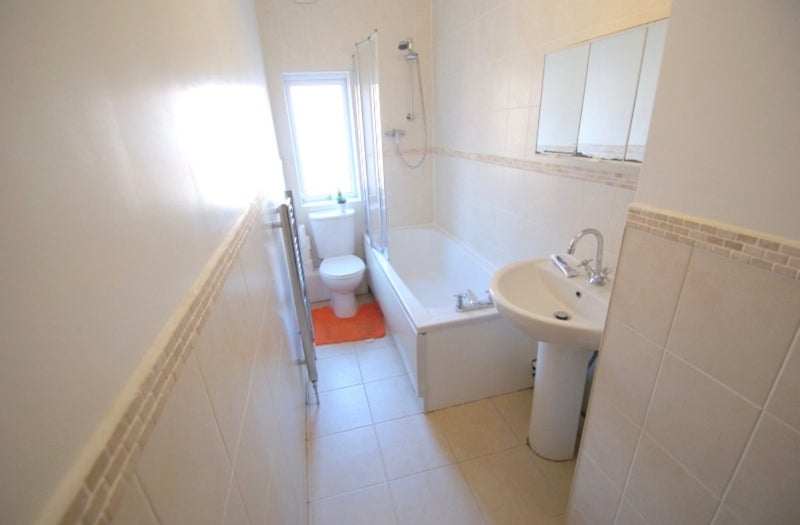 Room Headingley Avenue in Leeds