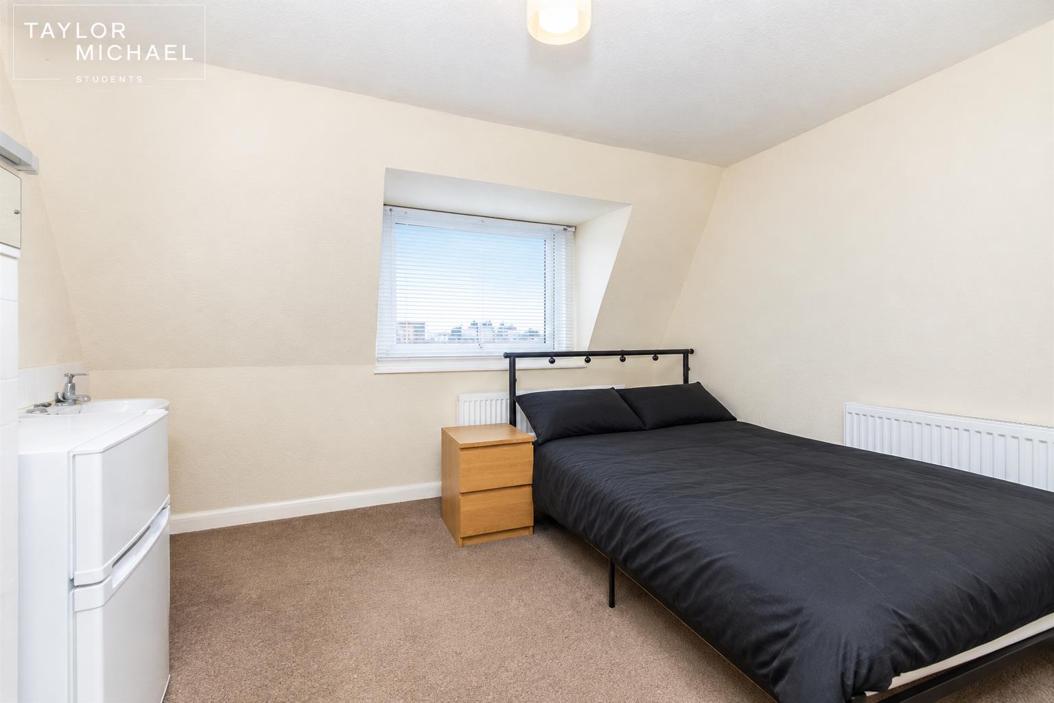 Room Bedford Square in Brighton