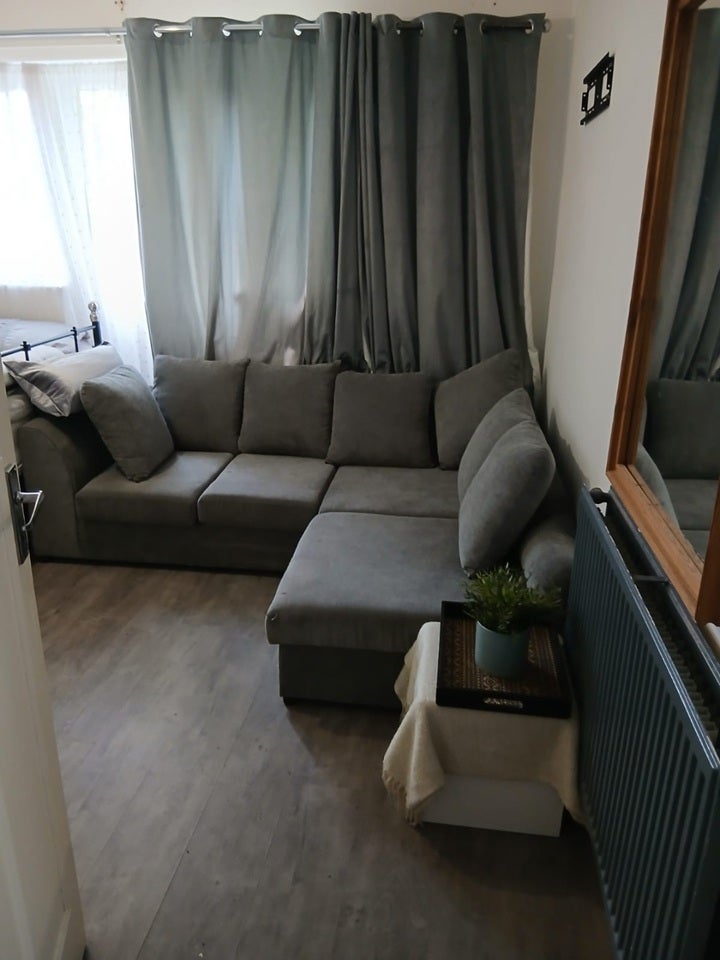 Flat Barrow Close in Greater London