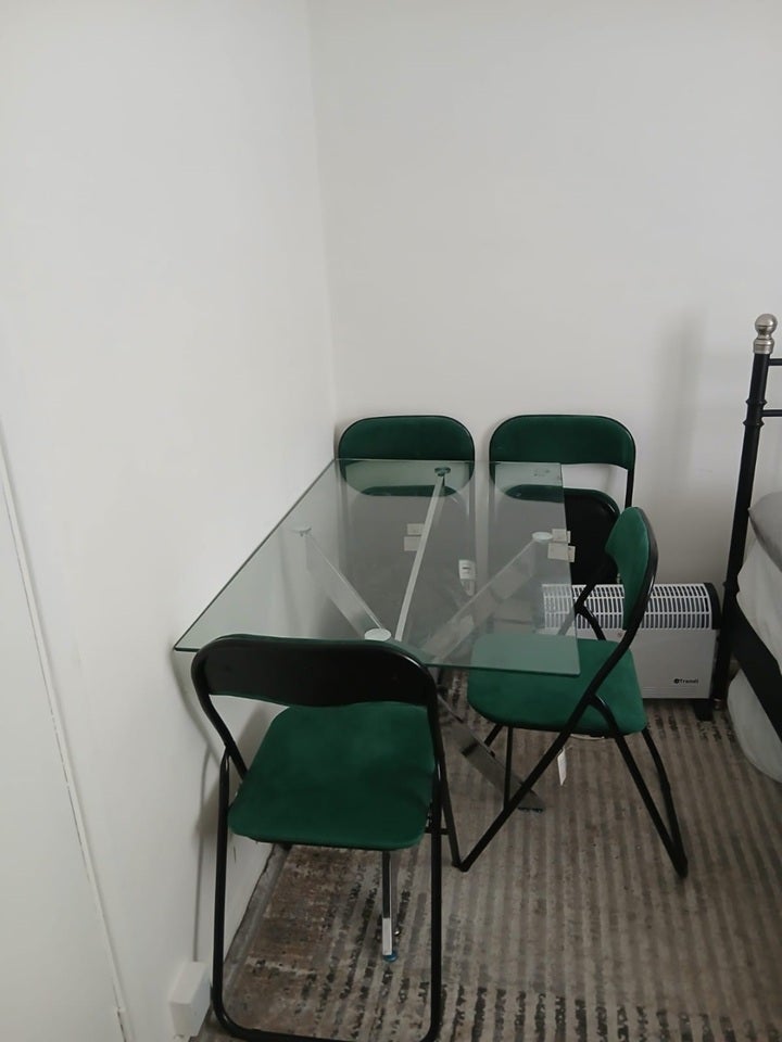 Flat Barrow Close in Greater London