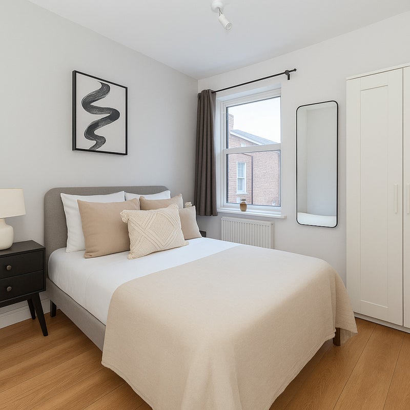 Room Carlingford Road in Greater London