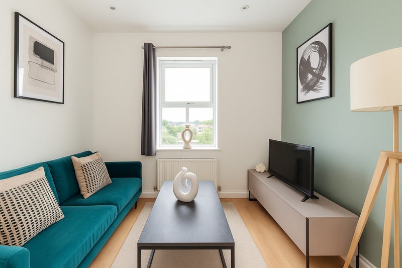 Room Carlingford Road in Greater London