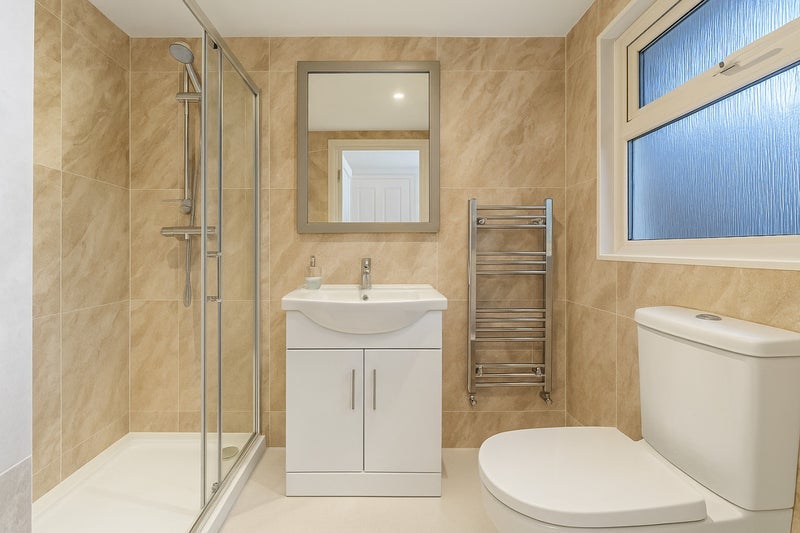 Room Carlingford Road in Greater London