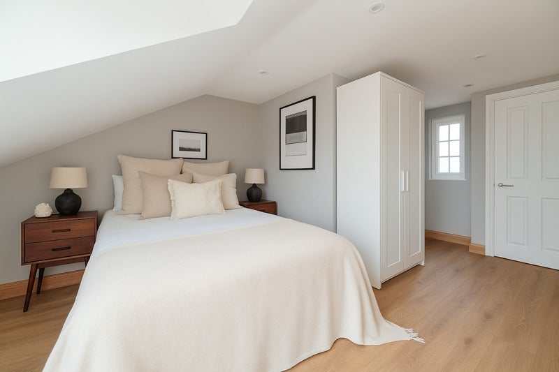 Room Carlingford Road in Greater London