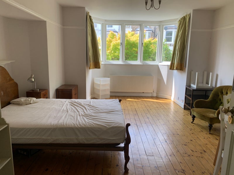 Room Primrose Gardens in Greater London