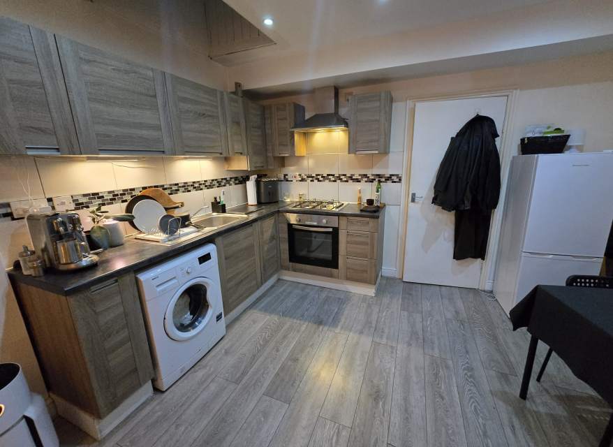 Flat Masons Avenue in Greater London