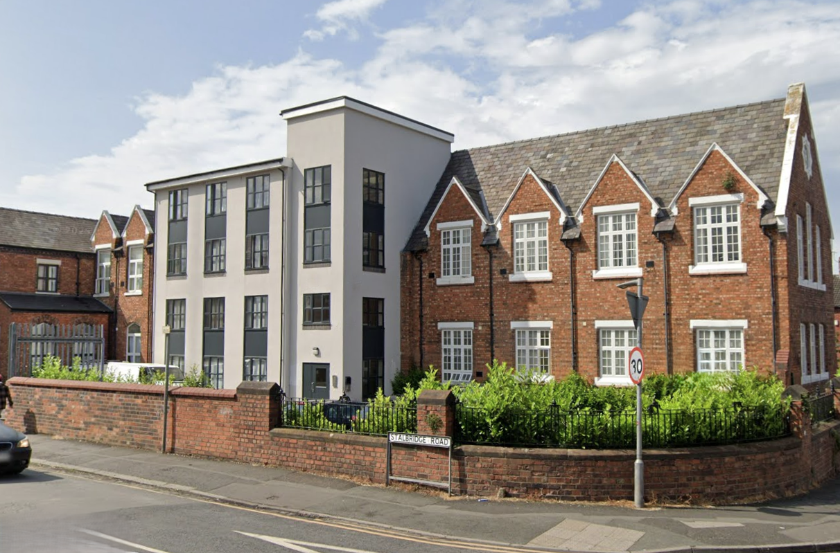 Flat Derrington Avenue in Crewe