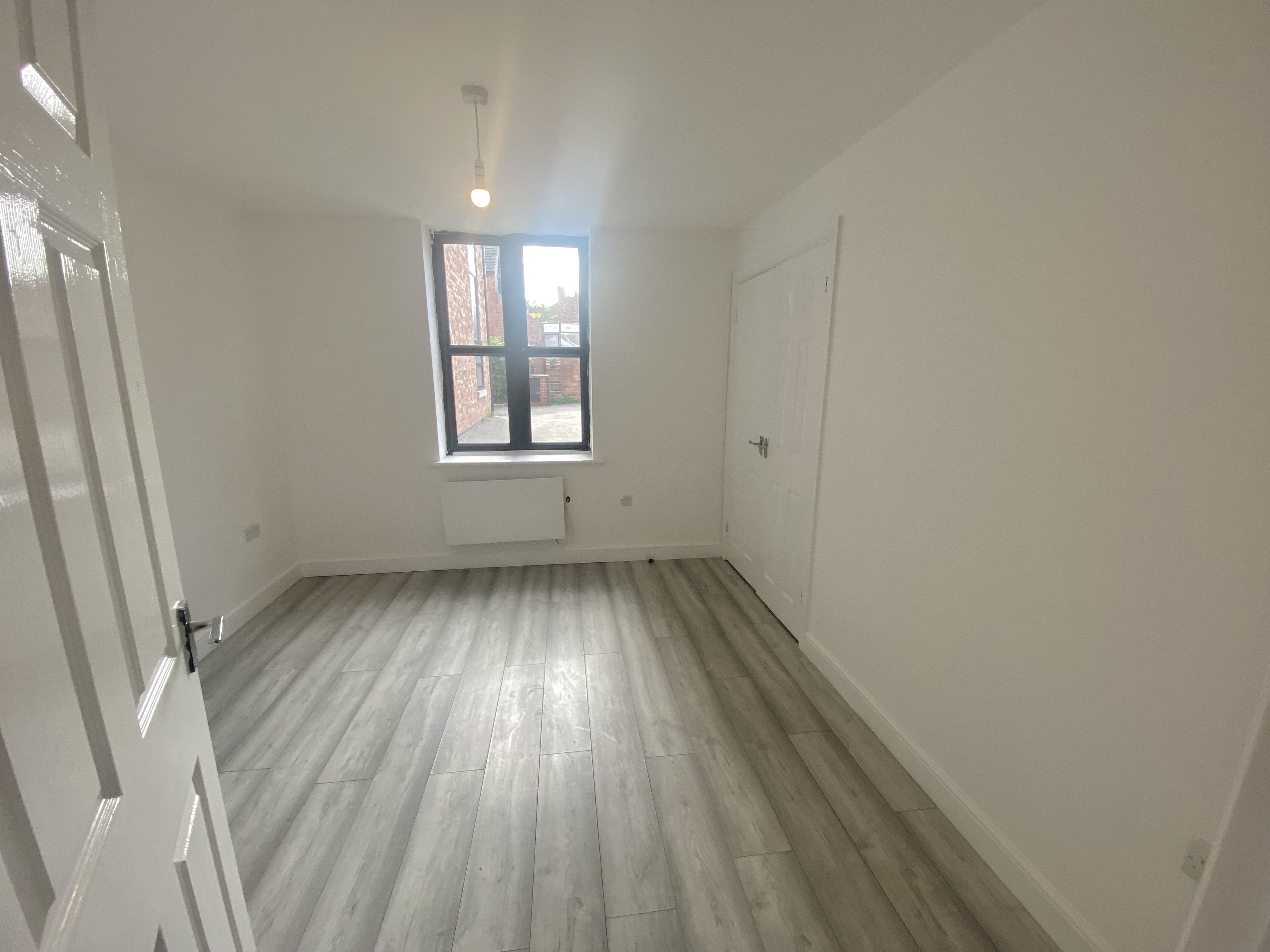 Flat Derrington Avenue in Crewe